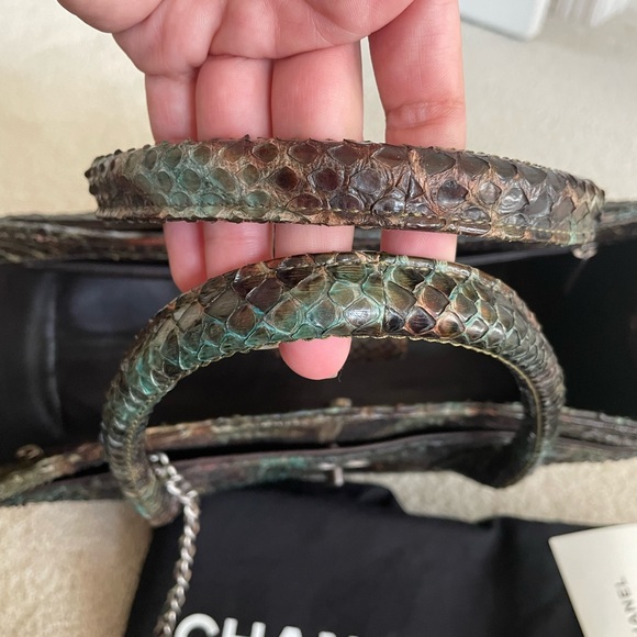 ❤️keeping❤️ CHANEL PYTHON TOTE NEW brown green python tassel beautiful ❤️ - Picture 9 of 16